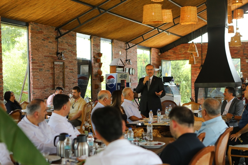 Arifiye Belediye Başkanlığı, Kurum Müdürleri ve Mahalle Muhtarları Sayın Kaymakamımız Bekir DINKIRCI’ya Veda Yemeği Düzenledi.