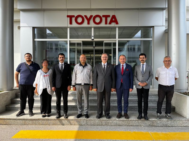 Sn.Kaymakamımız Beraberindeki Misafirlerimiz ile Otokar,Toyota ve Çaybaşıfuadiye Mahallesinde Kivi ve Süs Bitkisi Bahçelerinde İncelemelerde Bulundu.