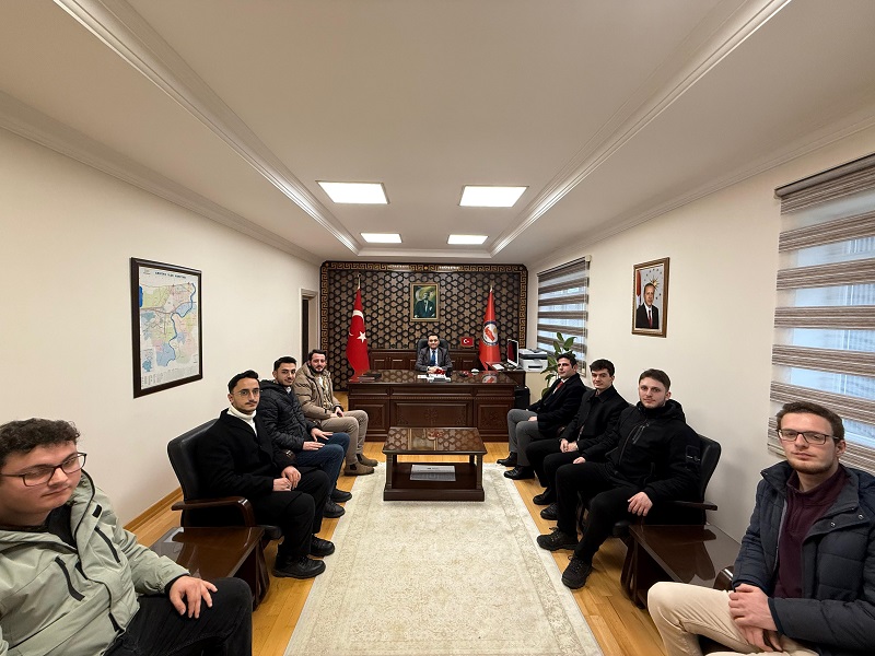  Arifiye Ak Parti  İlçe Gençlik Kolları Sayın Kaymakamımızı Makamında Ziyaret Etti.