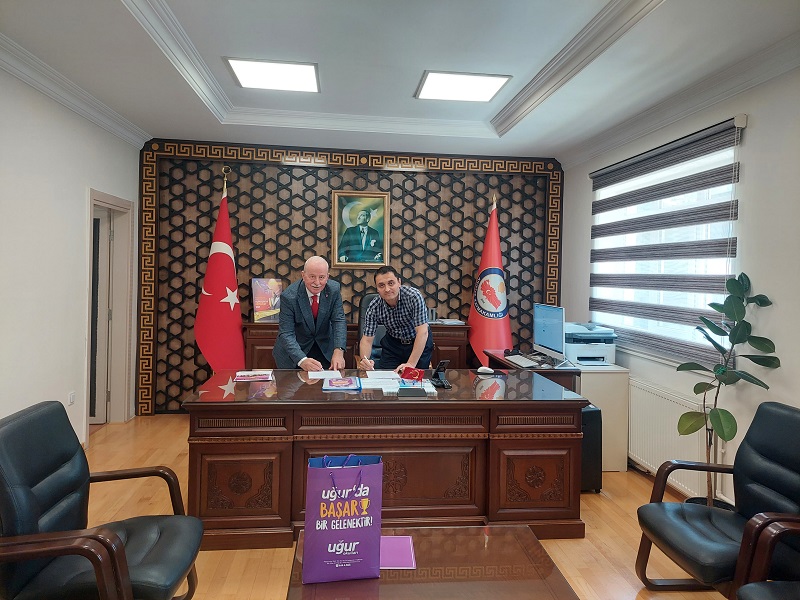 Sakarya Uğur Okullarıyla Kaymakamlığımız Arasında Kurumsal Eğitim Sözleşmesi İmzalandı. 